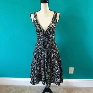Diane von furstenberg DVF black and white floral dress in size 2